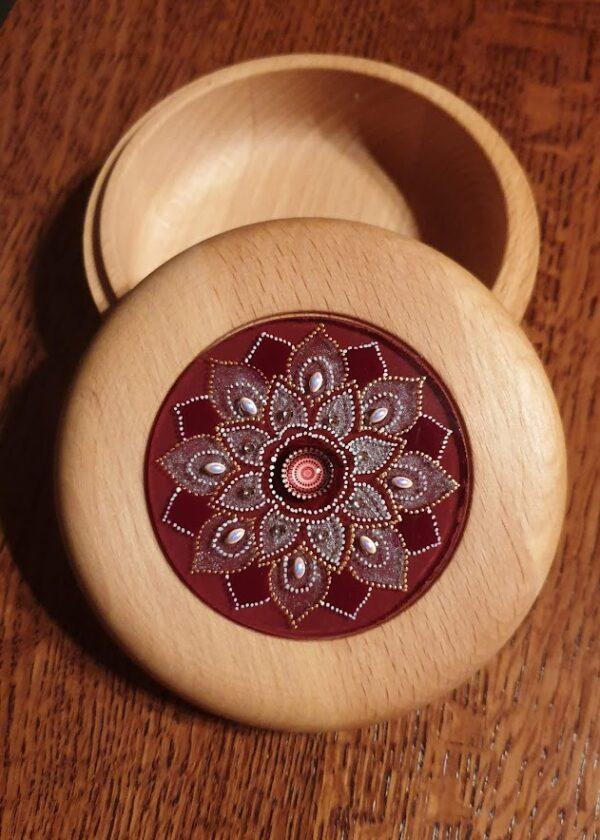 Vörös lótusz mandalás fa doboz