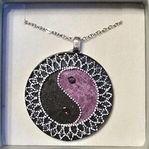 Bíbor-antracit Jin-Jang mandala nyakék