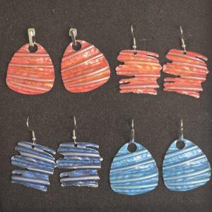 Gyűrt hatású (vagy nem is csak hatású:-)) nemesacél füli több színben