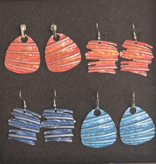 Gyűrt hatású (vagy nem is csak hatású:-)) nemesacél füli több színben